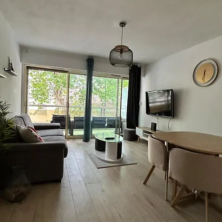 Juan-les-pins 2 Pieces Avec Parking & Proches Des Plages *